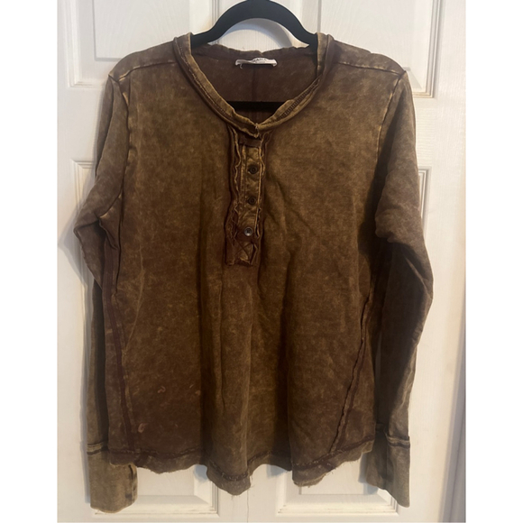 ZENANA Tops - Women's ZENANA Brown Long Sleeve Henley Tee L